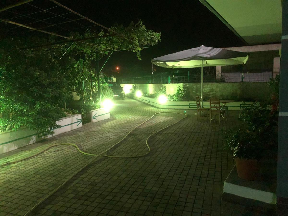 Vila Demo Vlorë Esterno foto
