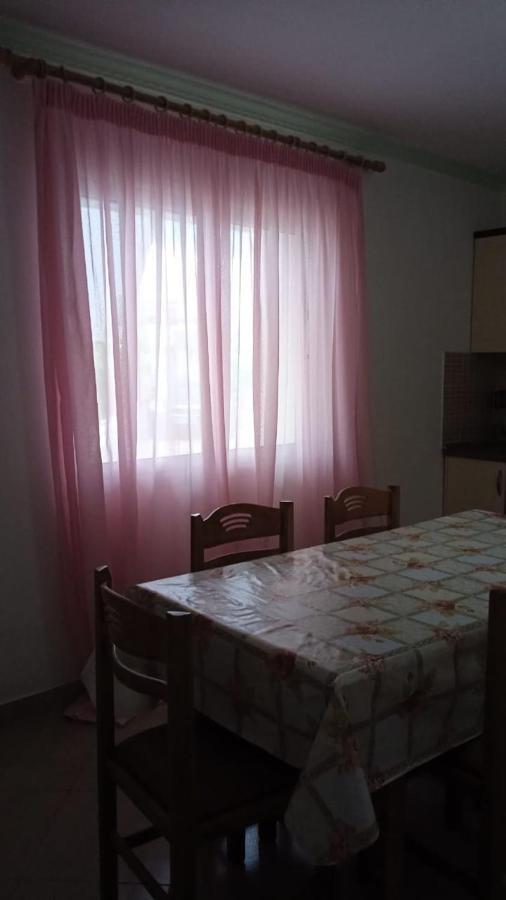 Vila Demo Vlorë Esterno foto